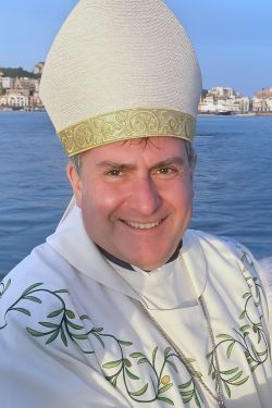 Foto vescovo don Carlo Villano 250